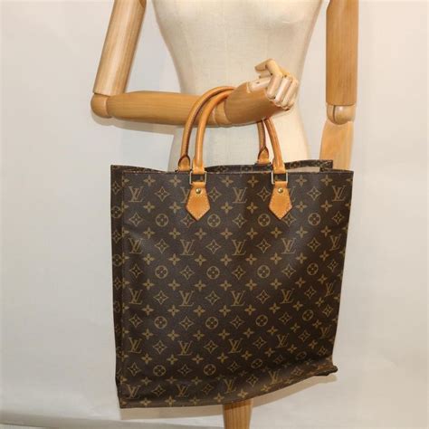 louis vuitton triangle sac|louis vuitton m51140.